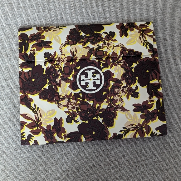 NIB Crystal Miller Soft Sandals - Picture 11 of 12